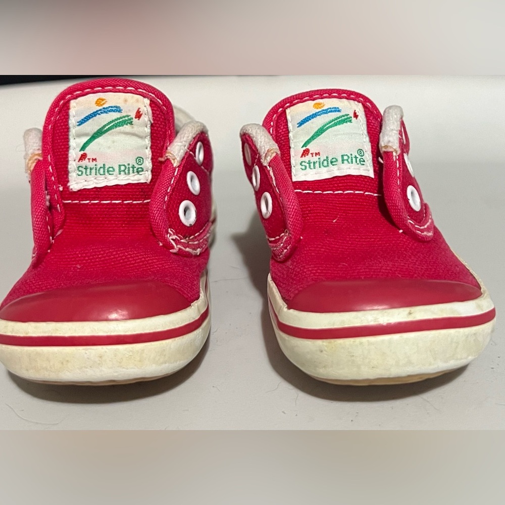 Vintage Red Canvas Stride Rite Sneakers - Gum bottom soles // Size 5.5m //